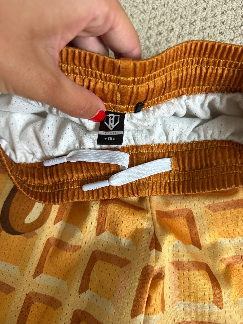Baseball Lifestyle Waffle-Print Boys Shorts in Golden Brown - Picture 2 of 2